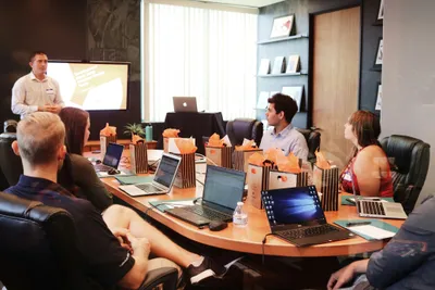 Esthomy.com Sunucu Mimarisi ve DevOps Yolculuğumuz